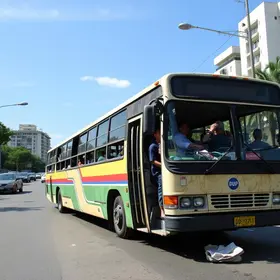 ônibus quebra ao meio em Campinas